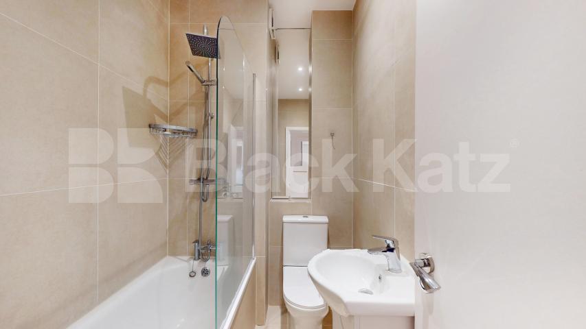 Contemporary One-Bedroom Home in West London Chepstow Road, Bayswater